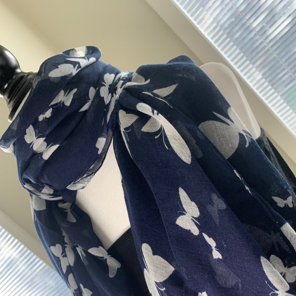 Ladies scarf - beautiful butterfly designs - Picture 2 of 6